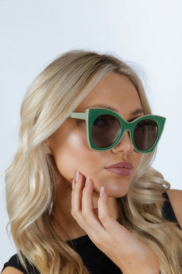 SVNX Oversized Round Cat-Eye Sunglasses in Green