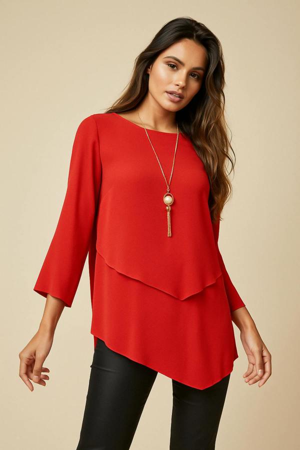 Hoxton Gal 3/4 Sleeve Relaxed Layered Top With Necklace In Red