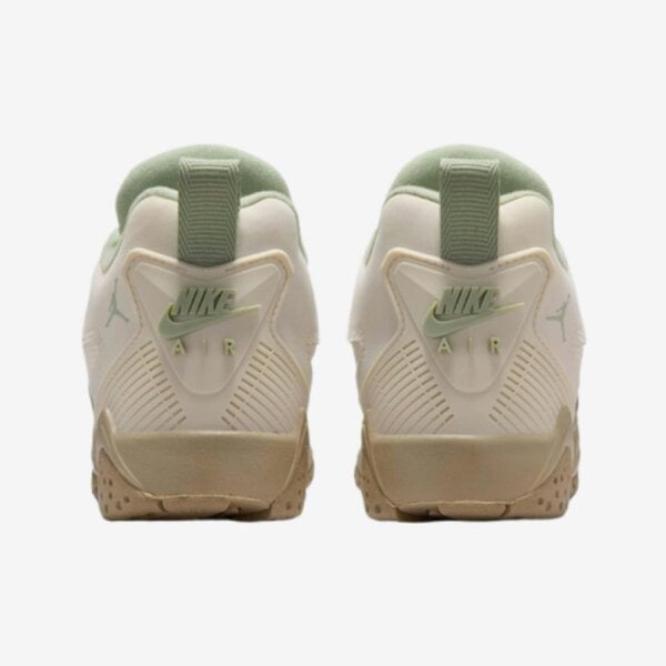 Nike HQ4427-102 Sneakers   in  Brown