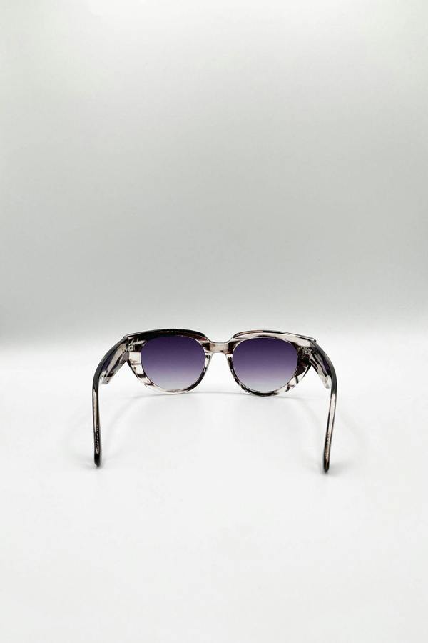 SVNX Round Stripe Cat Eye Sunglasses In Black