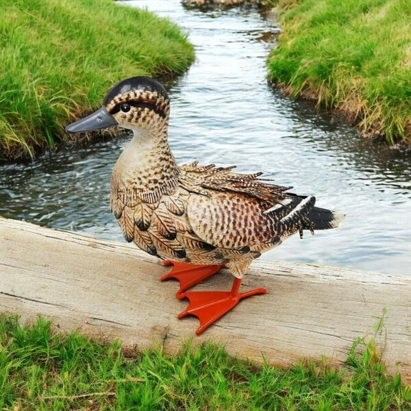EDH Door Hardware Metal Farmyard Female Duck – Handcrafted Rustic Duck Garden Ornament – Weather-Resistant Metal Duck Statue