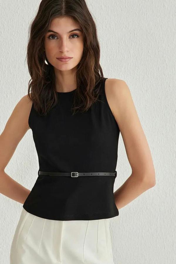 Hoxton Gal Belted Fitted Knit Blouse