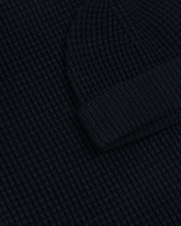Larsson & Co Haldan – Navy Waffle Knit Beanie & Scarf Box
