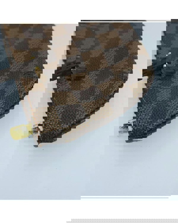208262884.jpg