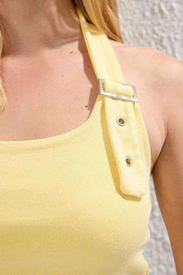 WOVCOR Halter Neck Belt Detail Fitted Knitted Blouse
