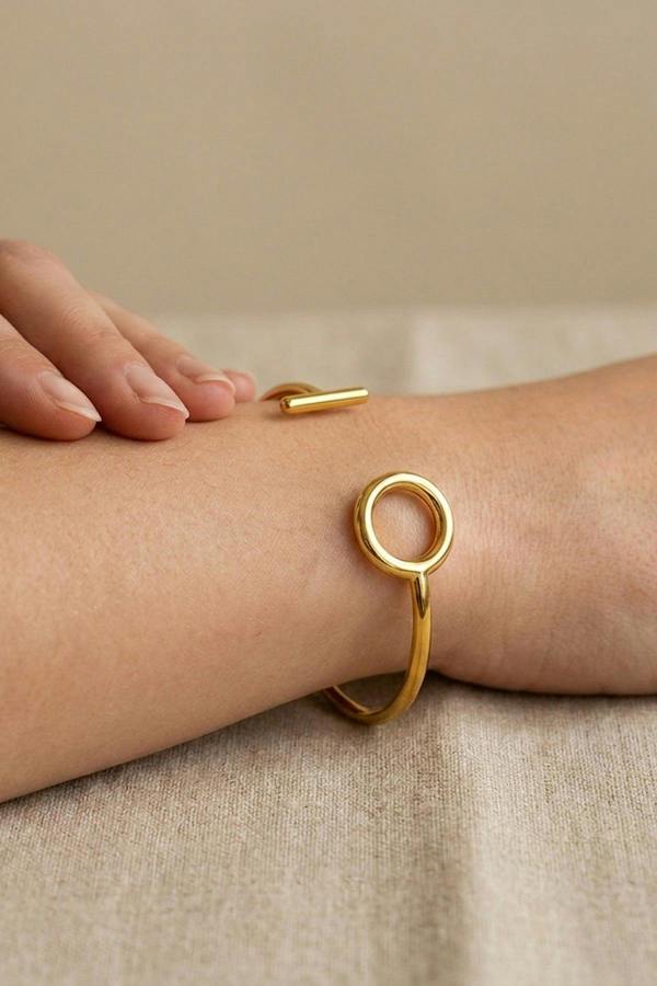 ARIIRA Ottilie Geometric Toggle Cuff Bracelet
