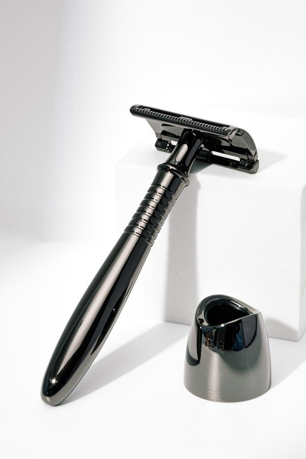 Rebels with a Cause Premium Metal Double Edge Safety Razor with Stand and 5 Extra Blades