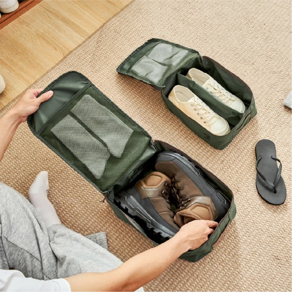 CabinZero Classic Shoe Cube L, Fits Shoes up to UK 13, Removable Divider and Mesh Pocket