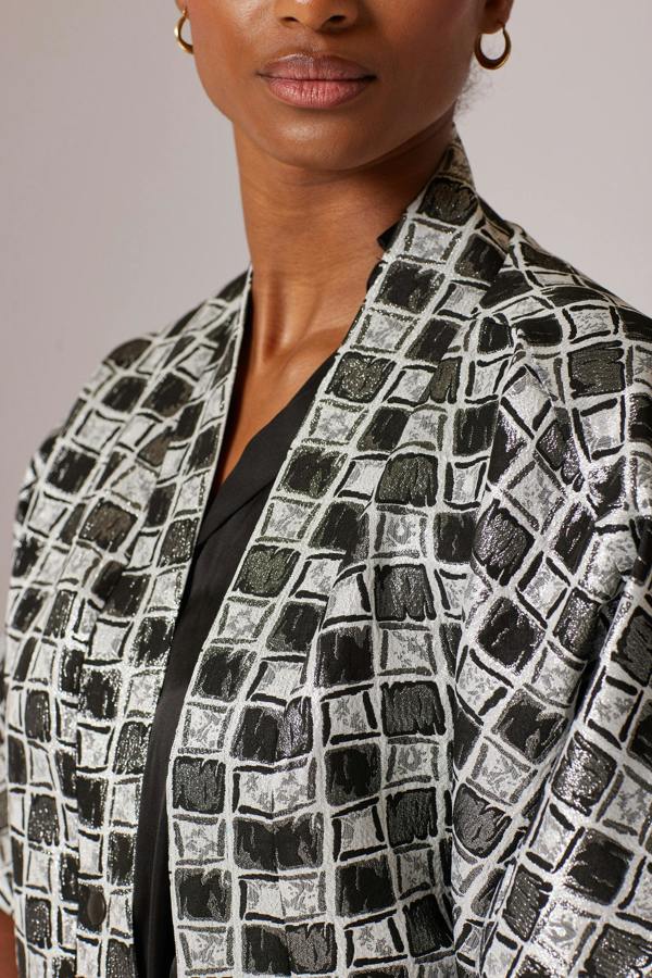 NoirSquareBreeze, EbonyCheckeredChic, ObsidianShortSquare, OnyxGeometricGlam, MidnightSquaredEssence, JetBlackMiniMosaic, NoirBoxedElegance, EbonyShortPattern, OnyxSquareChicWrap, BlackShortSquareStyle,