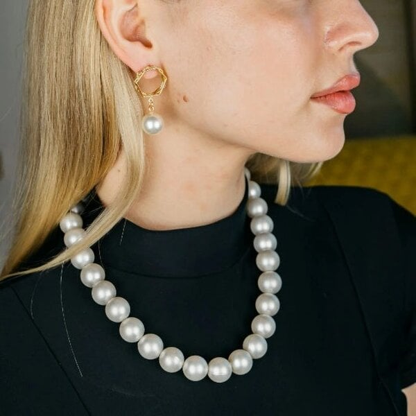 The Colourful Aura Large Ivory Lightweight White Round Pearl Bridesmaid Statement Choker Necklace