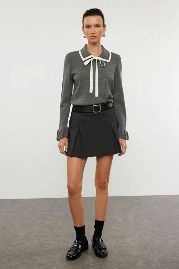 Hoxton Gal Color-Block Knit Sweater with Ribbon/Bow Detail