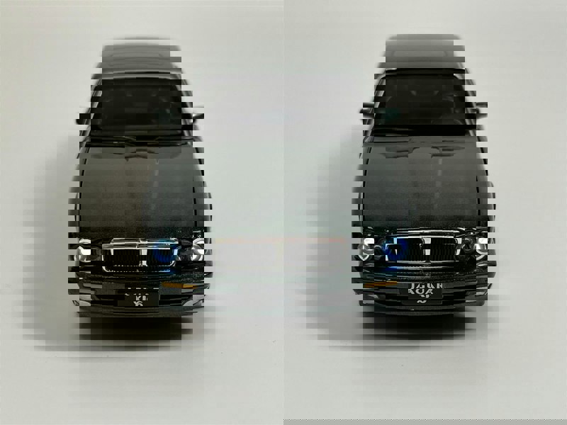 Tayumo Jaguar XJ6 Green LHD 1:32 Scale - Light & Sound Tayumo 32110015