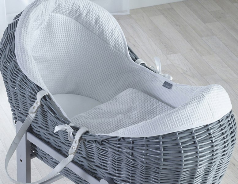 Kinder Valley White Waffle Grey Wicker Pod Moses Basket with Rocking Stand Deluxe Grey