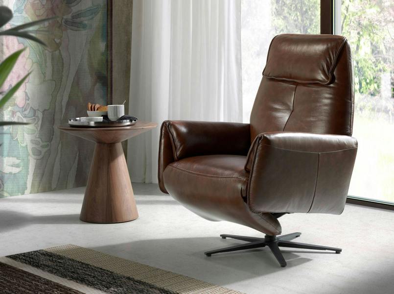 Angel Cerdá Round walnut corner table 2043