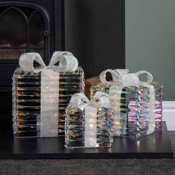 Samuel Alexander 30cm Set of 3 Battery Operated Light up Star Shimmer Christmas Parcels with 90 Warm White LEDs