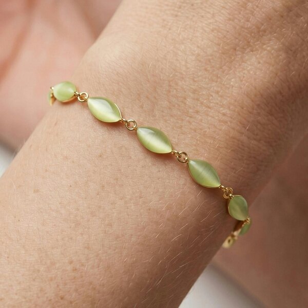 Uchi & Soto Nekomeishi Green Cats Eye Bracelet