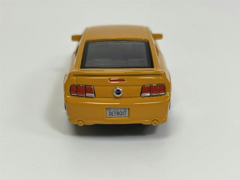 Burago 2006 Ford Mustang GT Orange 1:43 Scale - 183000