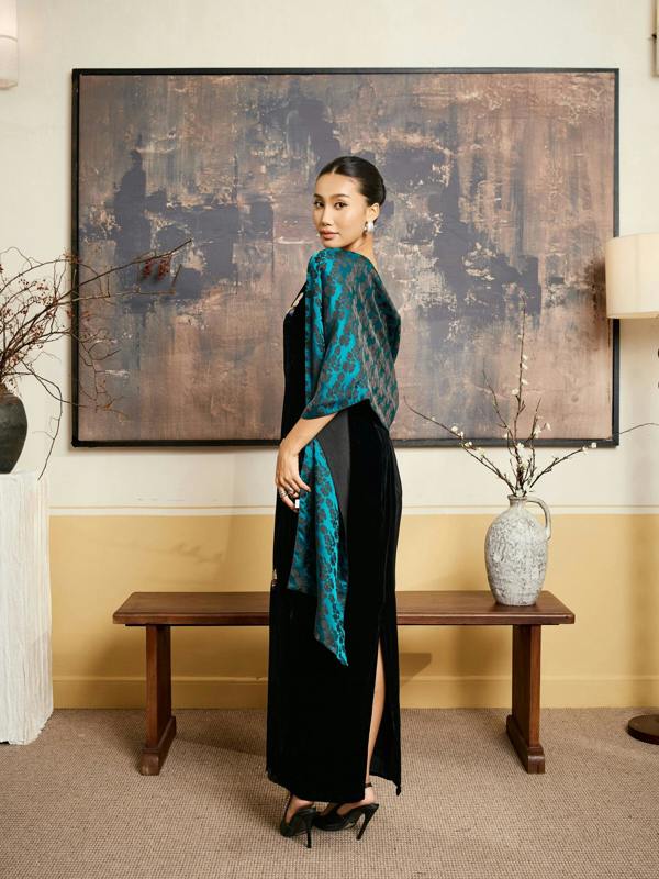 Teal & Black Reversible Jacquard Silk Shawl