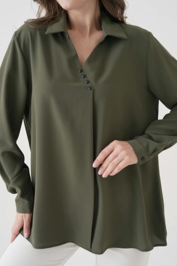 Hoxton Gal Relaxed Fit Long Sleeves Blouse in Khaki