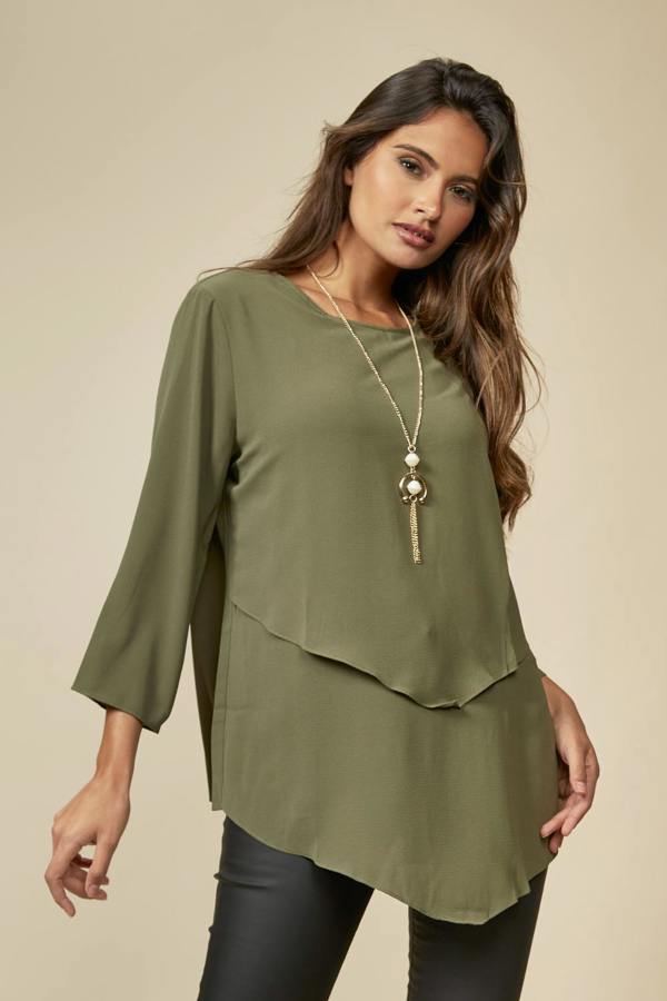 Hoxton Gal 3/4 Sleeve Relaxed Layered Top With Necklace In Khaki