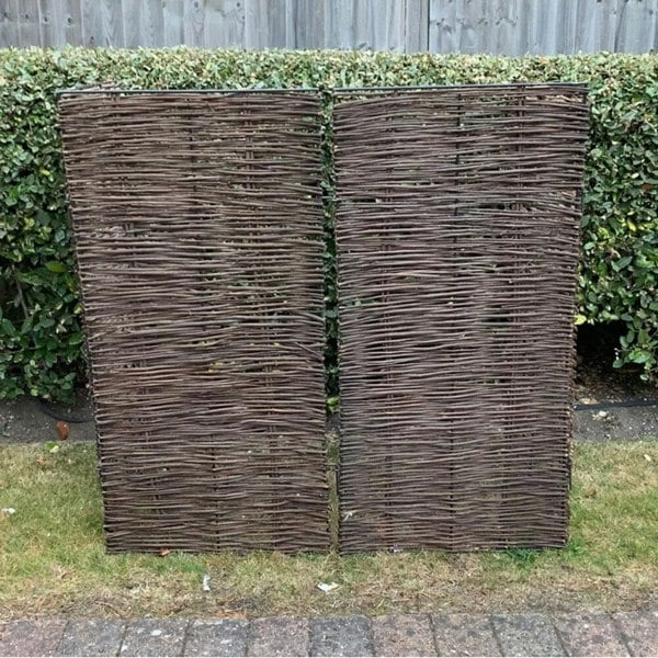 Livingandhome Trash Can Fence Wicker Privacy Fence Living and Home