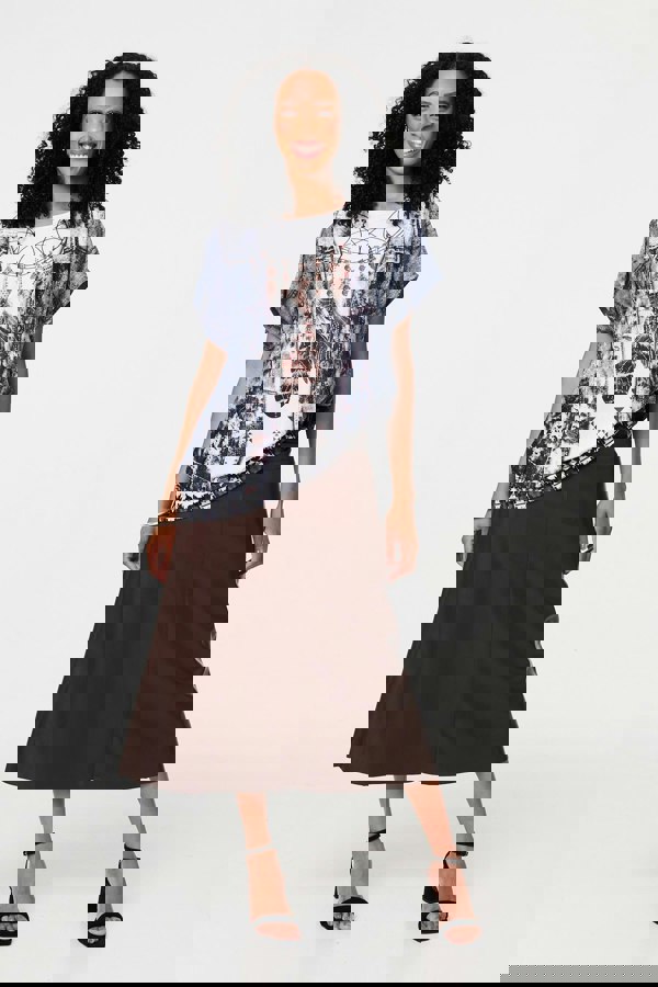 Grey | Feather Print Relaxed Short Sleeve Tunic : Model is 5'8"/172 cm and wears UK8/EU36/US4/AUS8