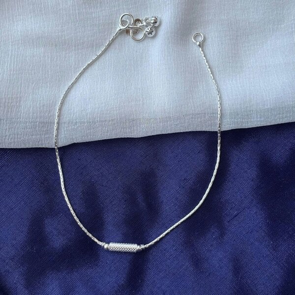 The Colourful Aura Pure Silver Slim Minimalistic Indie Boho Silver Indian Payal Anklet