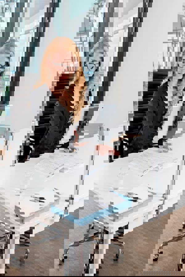 Durable Aluminium Tablet Holder iPad Bed Table Clamp | Lockable & Rotatable