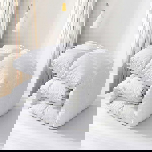 HomeSpace Direct 4.5 Tog Duck Feather & Down White Duvet