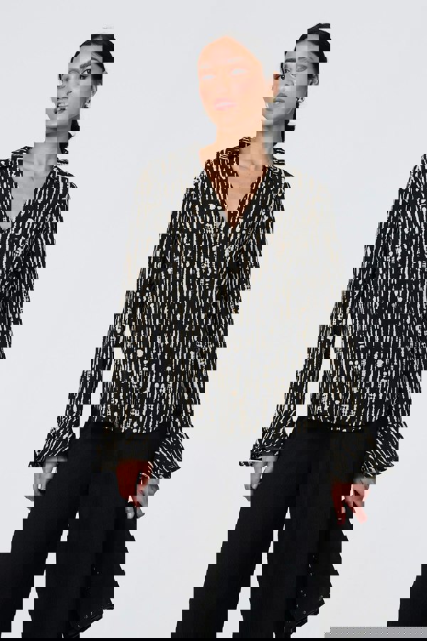 Black | Printed V-Neck Long Flare Sleeve Shirt
