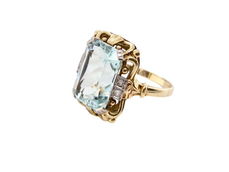 An aquamarine and diamond dress ring