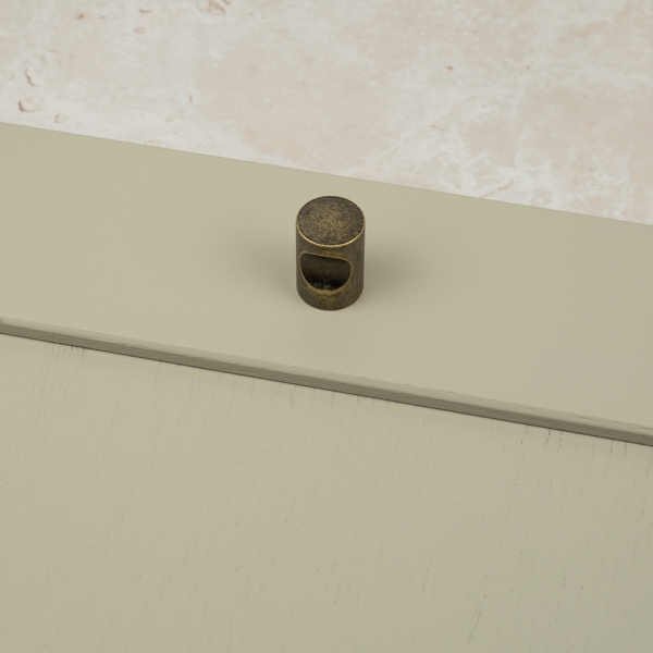 Handle & Home 17mm Antique Brass Cylinder Knob