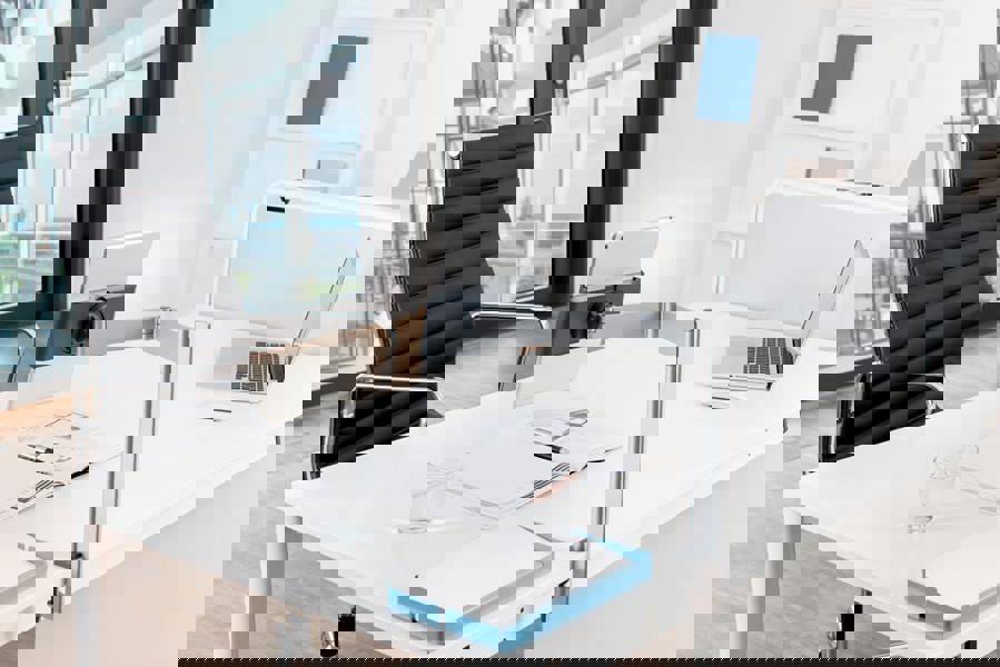 Durable Aluminium Tablet Holder iPad Bed Table Clamp | Lockable & Rotatable