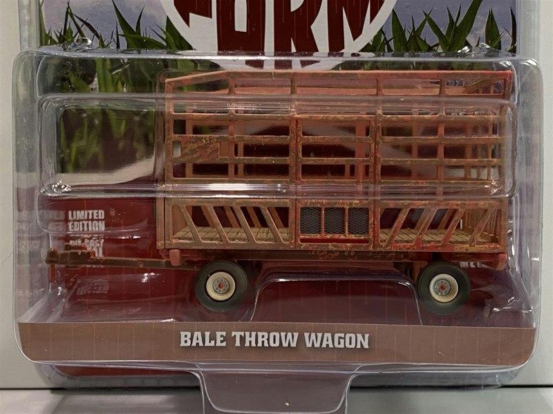 Greenlight Bale Throw Wagon Weathered Down on the Farm 1:64 48040F