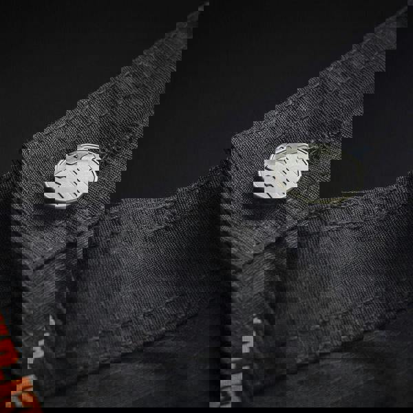 Scruffs Trade Flex Mens Pockets Cargo Shorts, close-up of fabric and metal snap button showing durability and functional design.