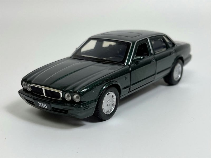 Tayumo Jaguar X16 LHD Emerald Green 1:36 Scale - 36100020
