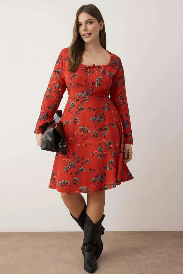 WOVCOR Heart Neckline Floral Short Woven Plus Size Dress