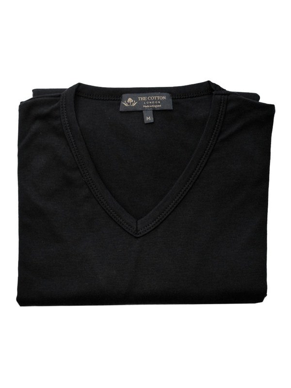 Ribbed V neckline on t-shirt