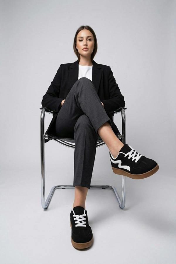 Poppy Womens Retro Stripe Gum Sole Trainers - Black