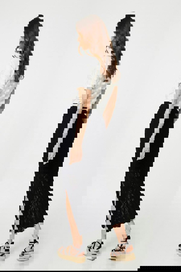 Black | High Waist Crochet Knit Midi Skirt