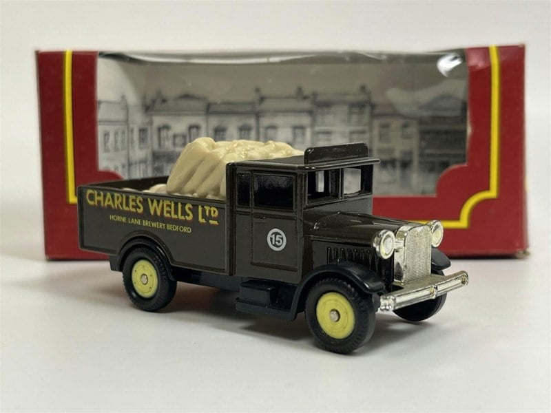MCSlots The Village Collection Charles Wells Ltd Cameo From Corgi VCC08D S6