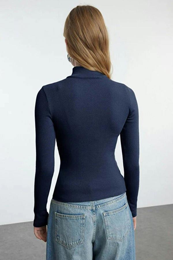 WOVCOR Fitted Zippered Collar Knit Blouse