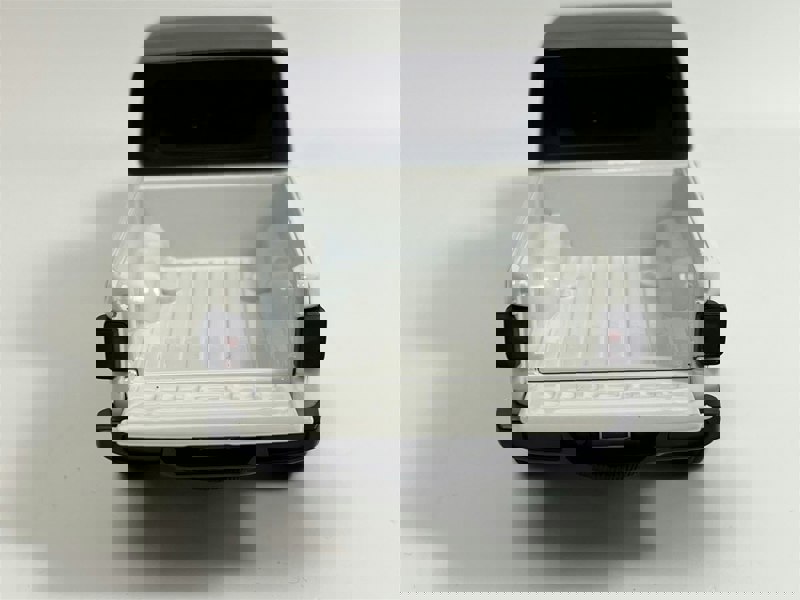 Tayumo Jeep Grand Cherokee White LHD Light and Sound 1:32 Scale Tayumo 32170011