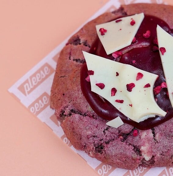 Pleese Raspberry Caramel & White Chocolate Cookie