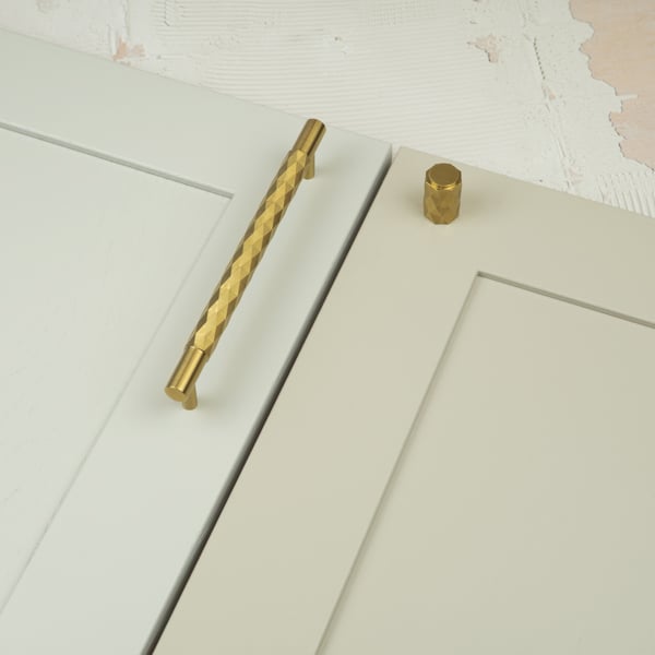 Handle & Home Satin Brass Diamond Knurled Handle and Coordinating Knob