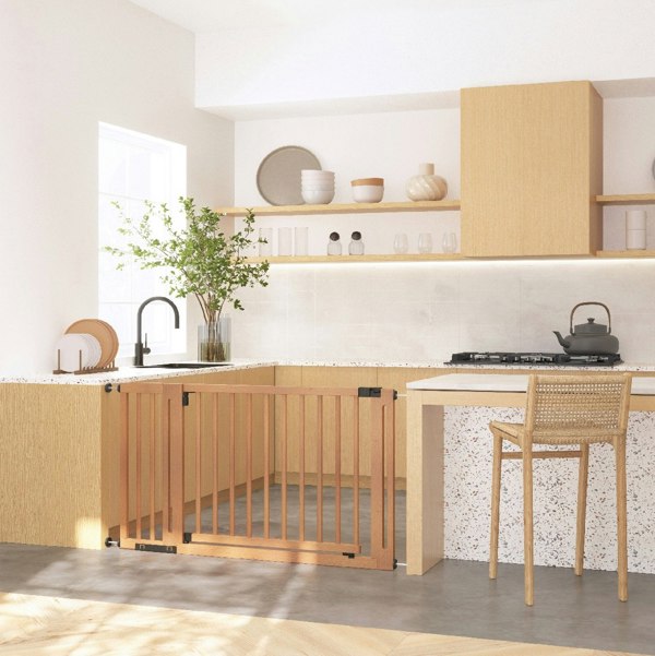 Bettacare Wooden Elegance Dog Gate, Natural, 95cm - 103cm, Pressure Fit Pet Gate, 73cm Extra Wide Doorway, Easy Installation