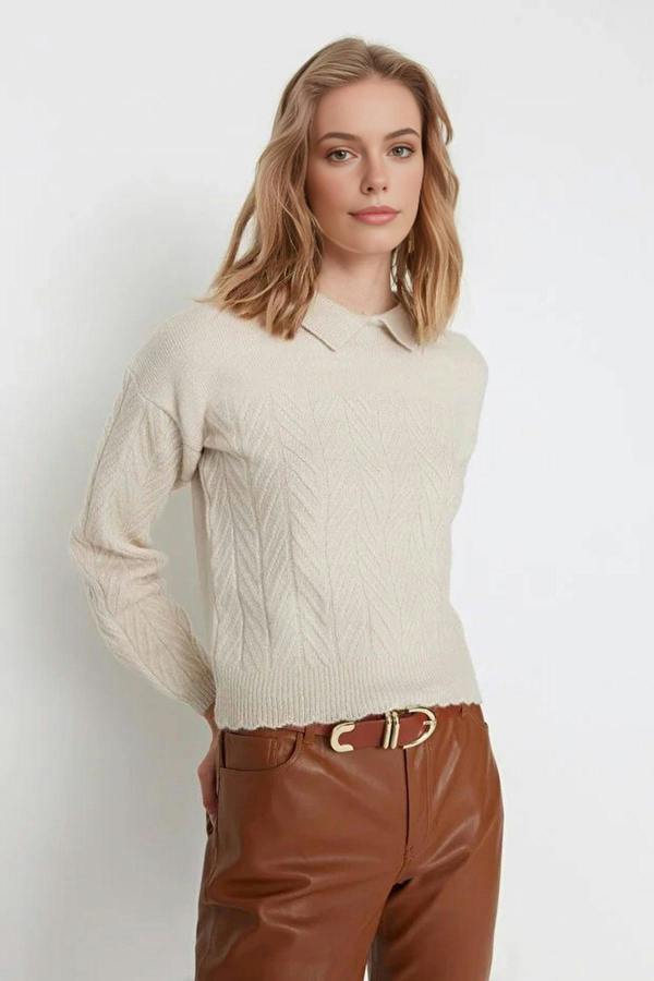WOVCOR Soft Textured Knit Sweater with Collar Detail