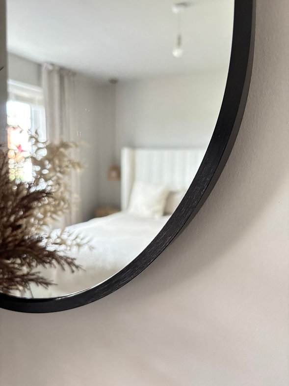 Downton Interiors Black Round Modern Metal Frame Wall Mirror - 80cm