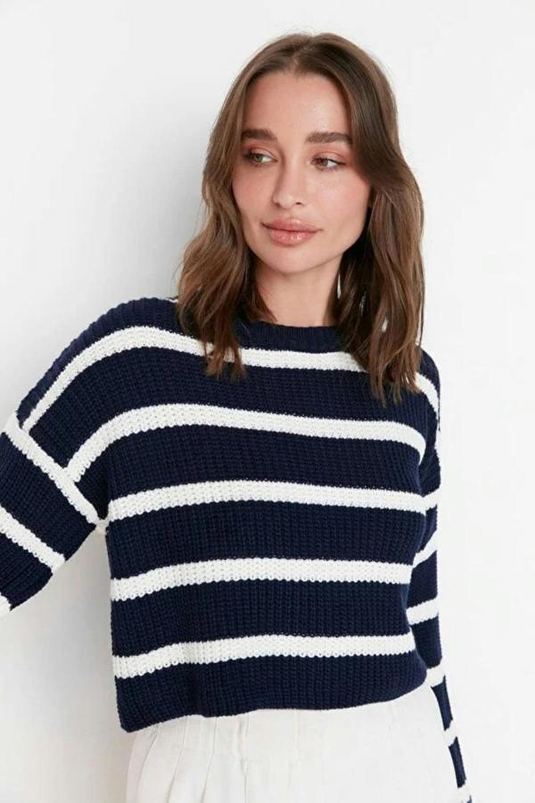 Hoxton Gal Cropped Basic Striped Oversized Knit Sweater