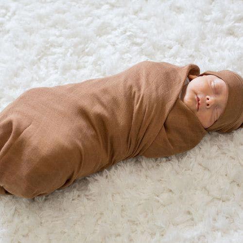 Lulujo - Hello World Bamboo Hat and Swaddle Gift Set - Tan